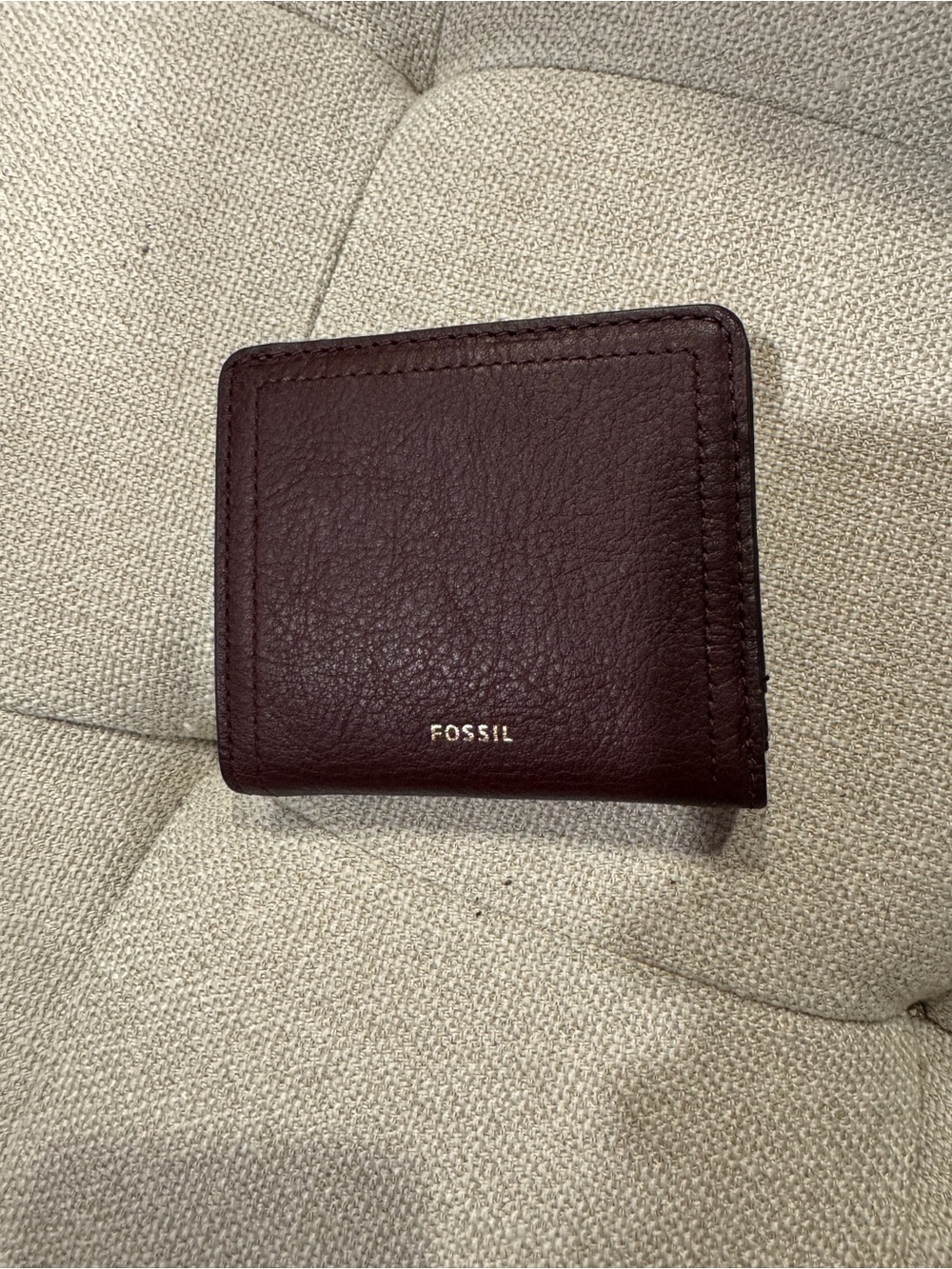 Fossil Leather Bifold Wallet - Burgundy